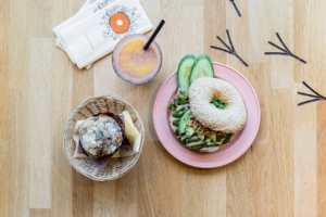 Bagel rookkip menu met muffin